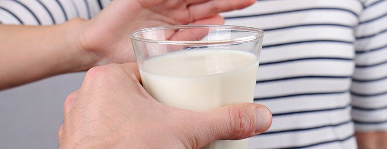 Непереносимость лактозы: почему все больше людей отказываются от молока